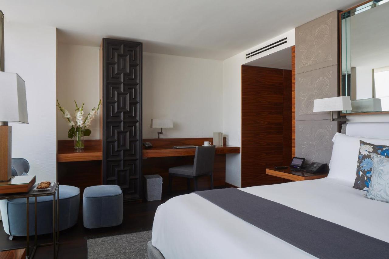 Deluxe Room King Bed, Guest room, 1 King