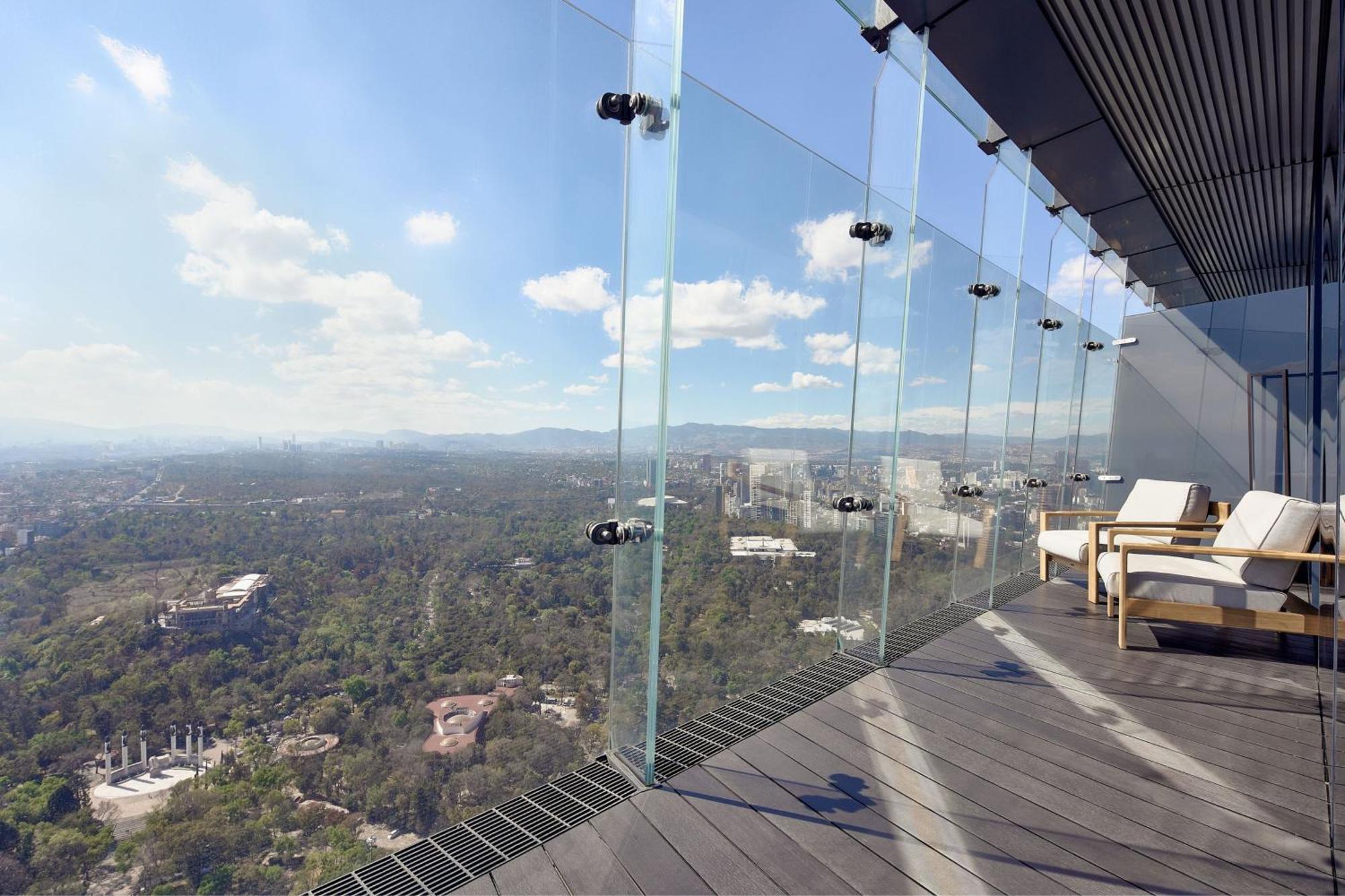 The Ritz-Carlton Suite Club lounge access Suite 1 King
