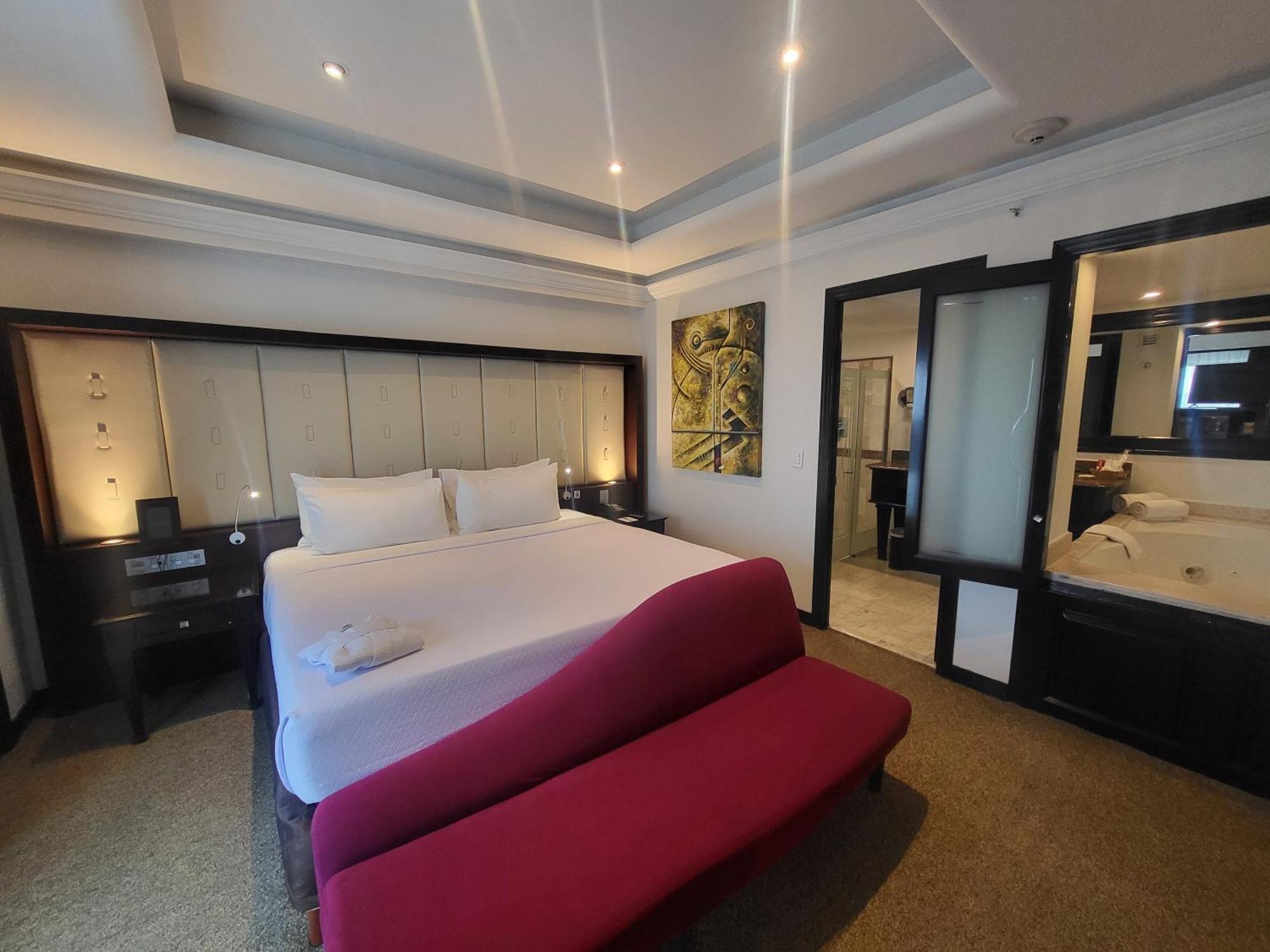 King Room - Mobility Accessible/Non-Smoking